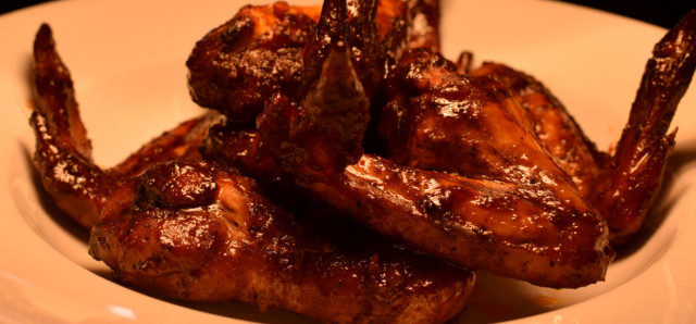 $10 Wings & Beer at Universal Bar