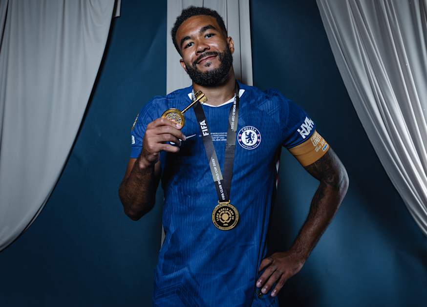 Gallery: Club World Cup trophy celebrations! | News | Official Site