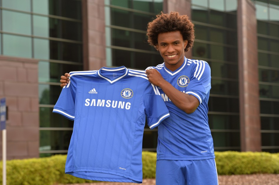 Willian informs Chelsea fans of his intention to stay with the Blues