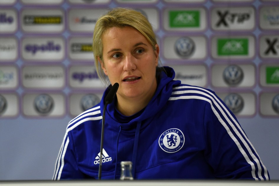 Chelsea ladies coach top