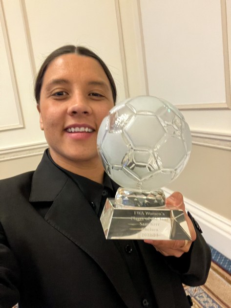 Sam Kerr collects FWA Women’s Footballer of the Year award | News
