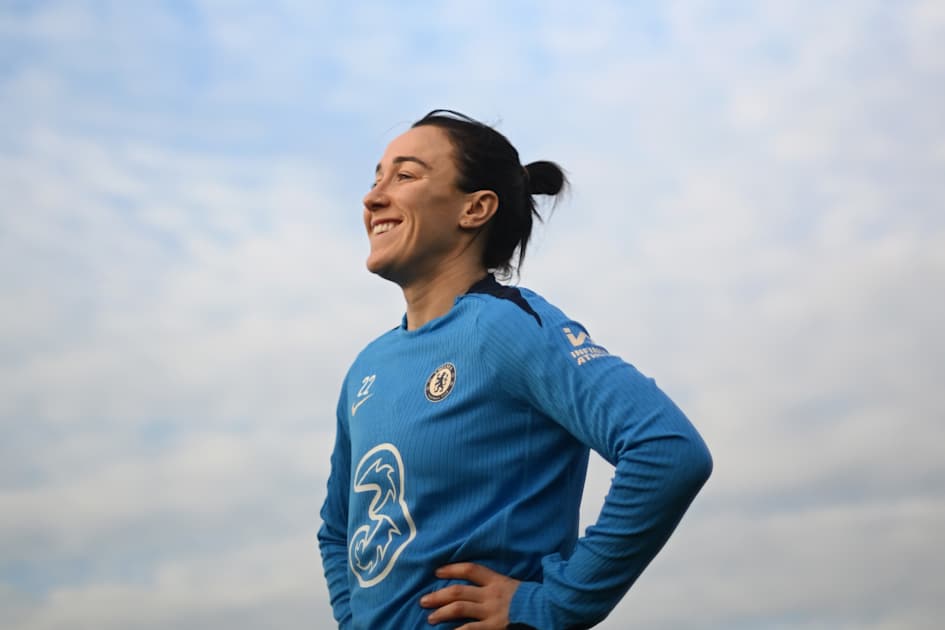Lucy Bronze Celebrates Her Portuguese Roots During Winter Training Camp in the Algarve