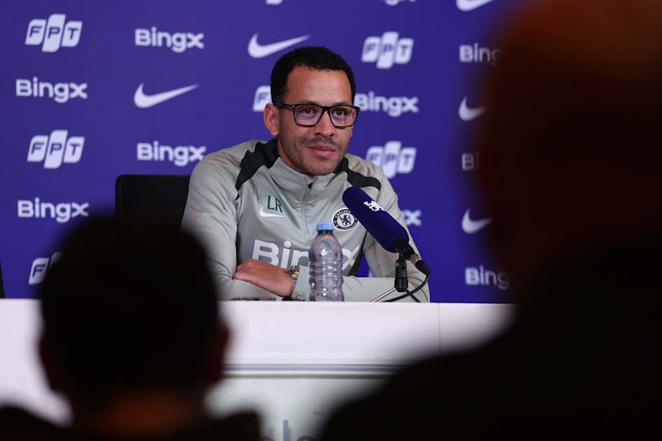 Liam Rosenior delivers the latest Chelsea team news ahead of Leeds | News | Official Site