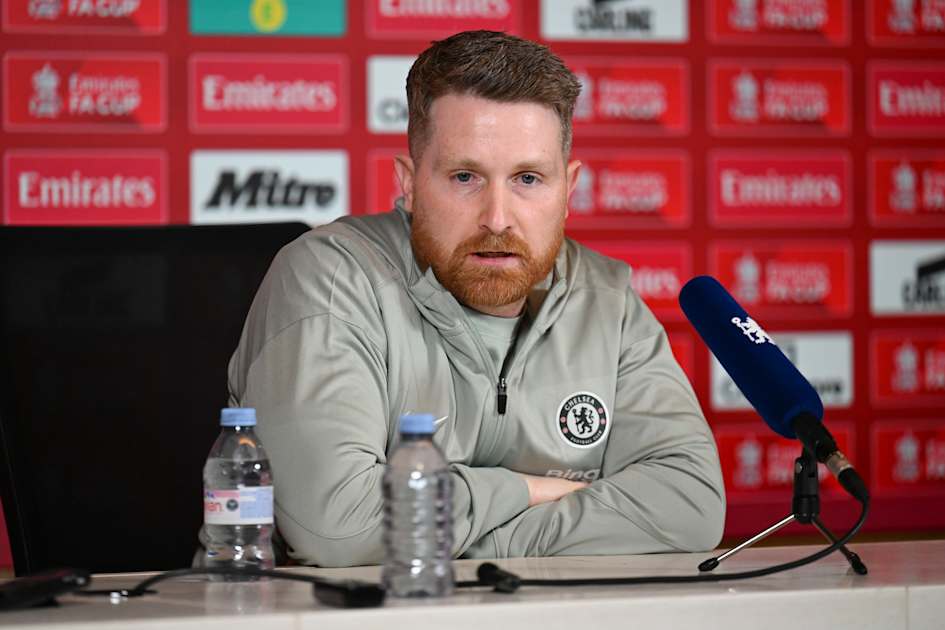 Calum McFarlane delivers injury update on Estevao, Joao Pedro and Palmer ahead of Leeds | News | Official Site