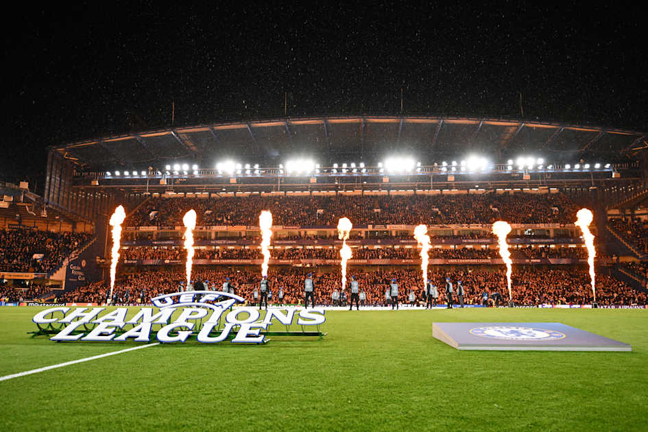 Stamford_Bridge_view_-_Champions_League_-_pyrotechnics