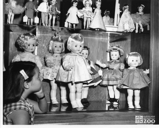 1962 - Name the Giraffe Winner, Doll Prize Selection