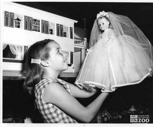 1962 - Name the Giraffe Winner, Bride Doll Prize