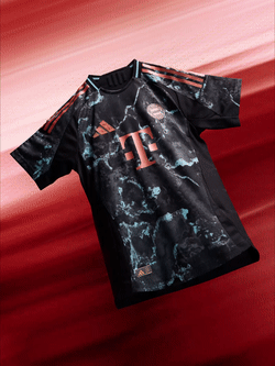 glbl_aclubs_fcbayern_away_foot