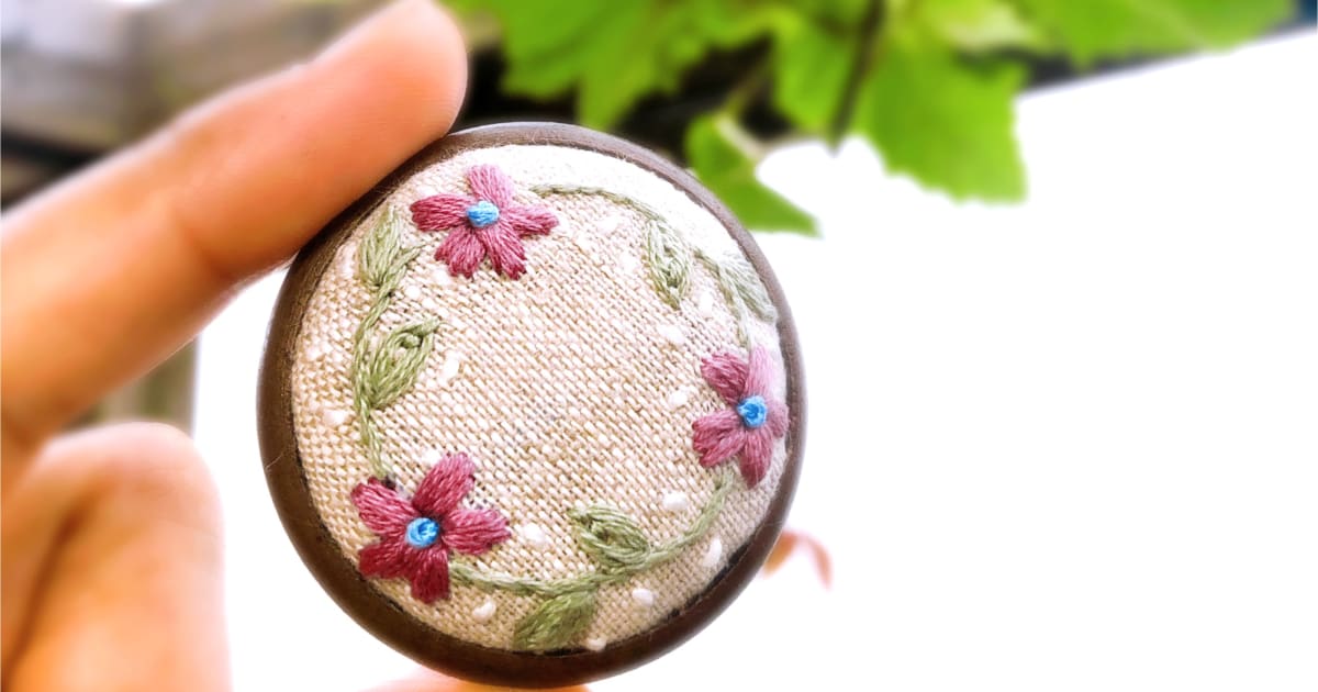 駅近！〜コロンと可愛い刺繍ブローチ