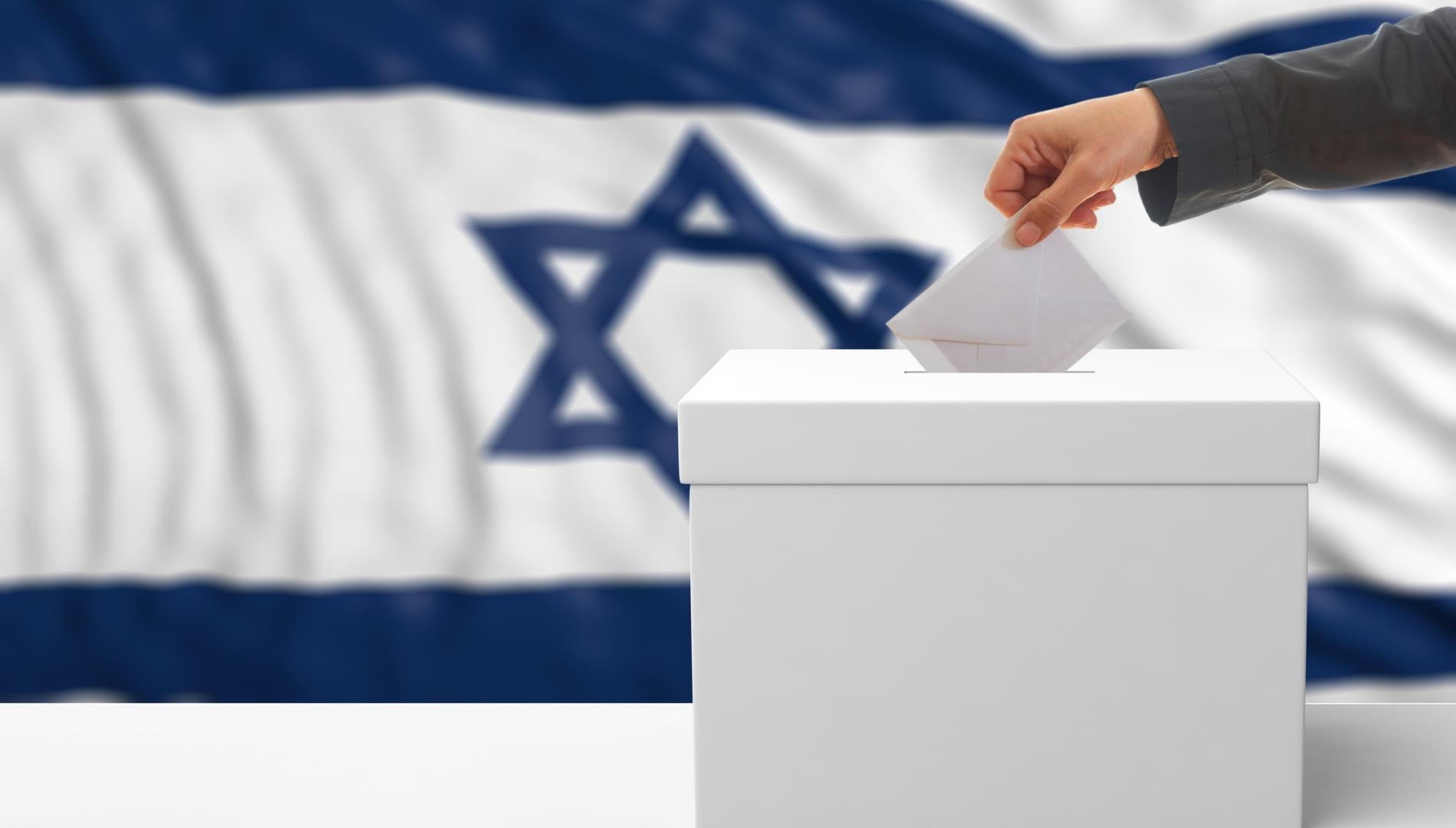 有以色列国旗背景的投票箱.