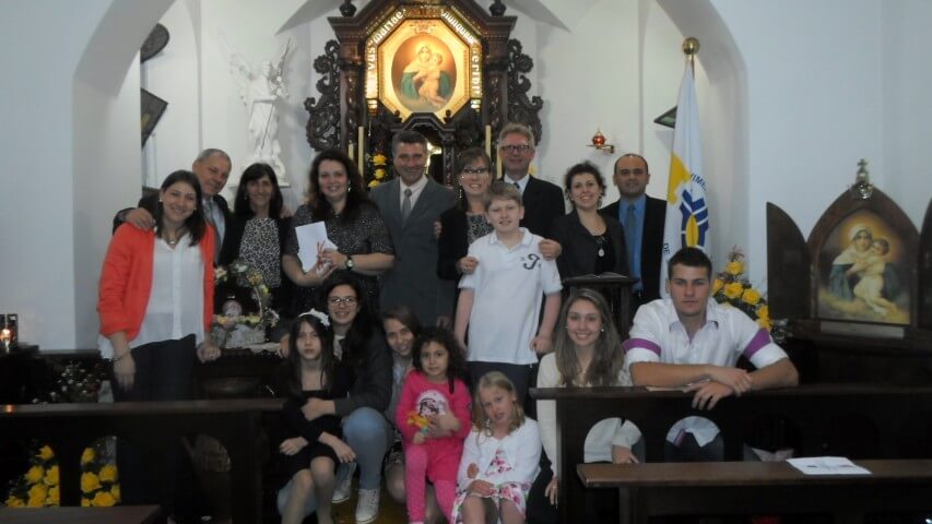 NOS BRAÇOS DA MÃE QUE EU NOVAMENTE FAÇO-ME AMADO POR TI.