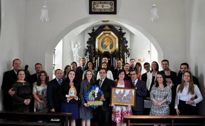 FAMÍLIA SANTA DO PAI, A SERVIÇO DA FAMÍLIA!! Cresce a Comuni