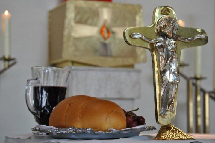 Corpus Christi !! o próprio Senhor sai às ruas para abençoar as pessoas, as famílias e a cidade. 