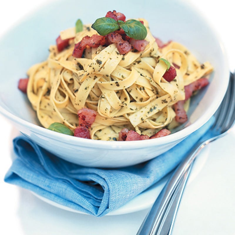 Pasta med pesto och rimmat sidfläsk