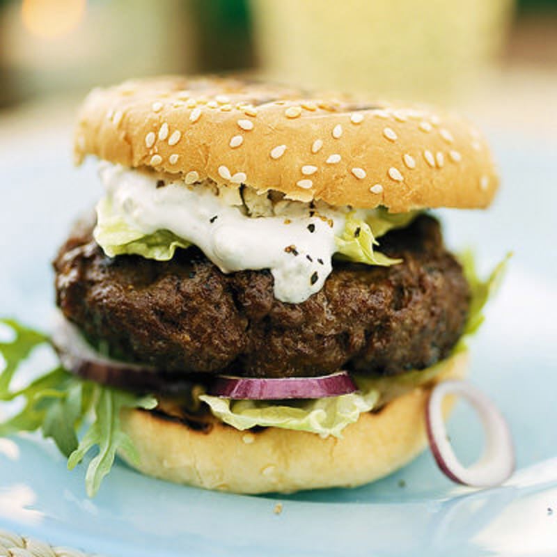 Hamburgare med blue cheese-dressing