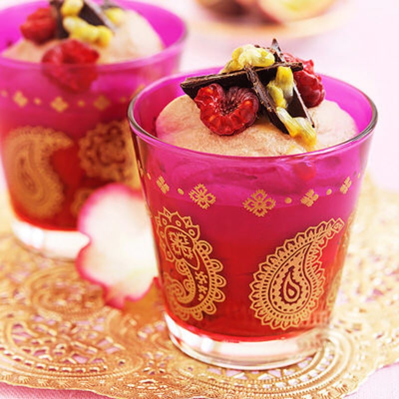 Mintmousse med passionsfrukt och hallon