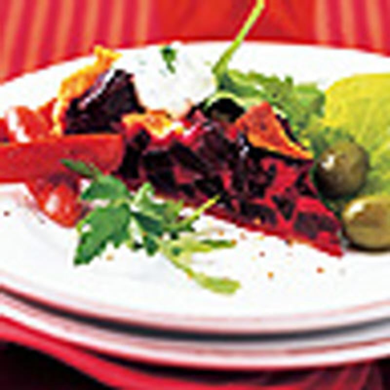 Rödbetspaj och vitlöksyoghurt