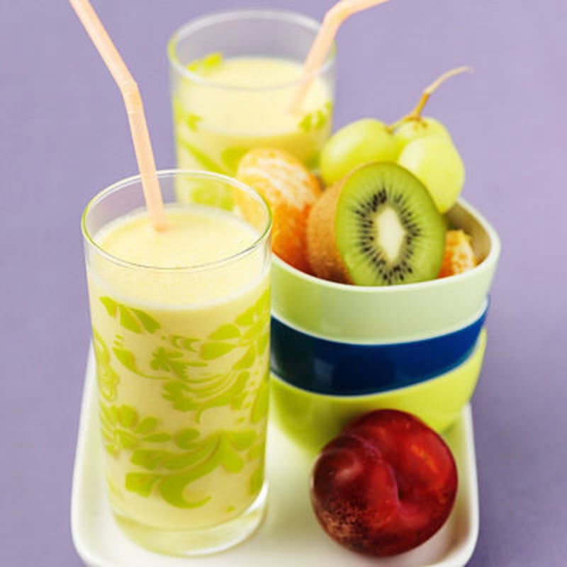 Smoothie med yoghurt, mango och apelsinjuice