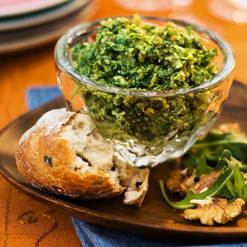 Valnötspesto med Västerbottensost och rucola