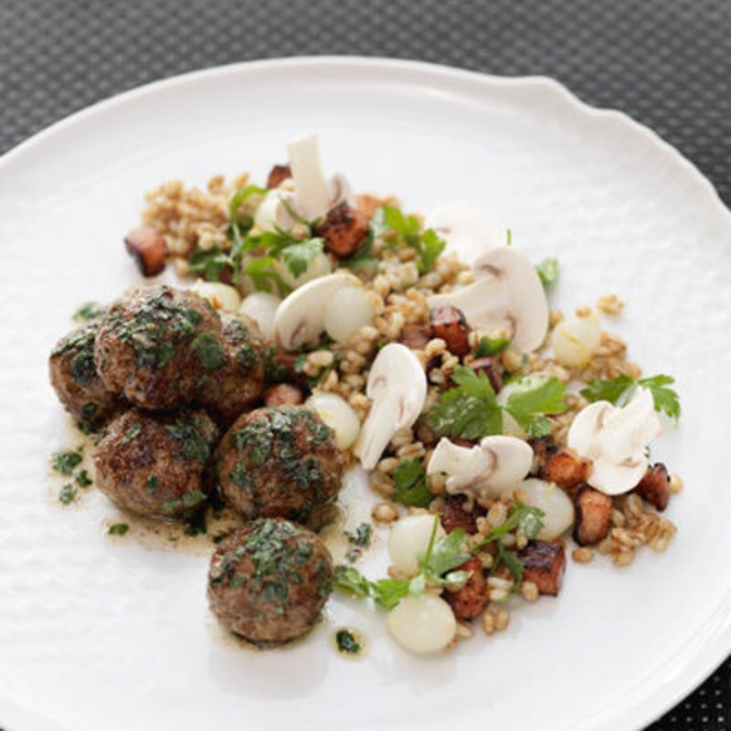 Kryddiga köttbullar med mustigt matvete