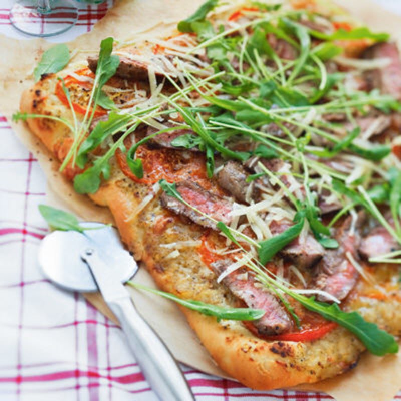 Pizza med biff och rucola