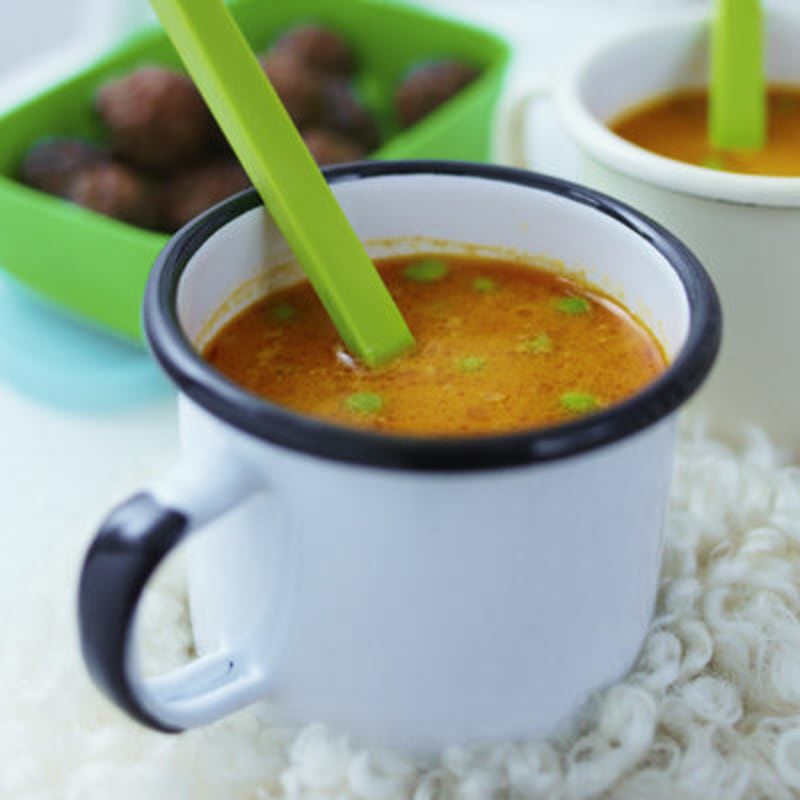 Röd thaicurrysoppa med köttbullar