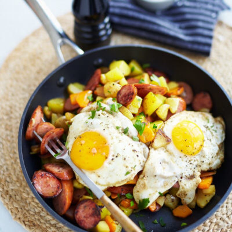 Rotfruktspytt med chorizo och stekt ägg