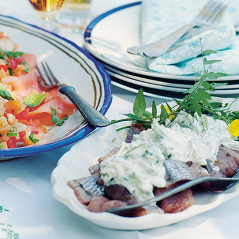 Matjessill med dill- och äppeltsatsiki