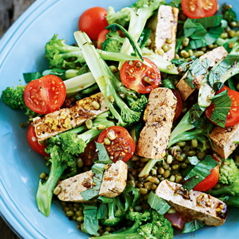 Ljummen mungbönsallad med marinerad tofu