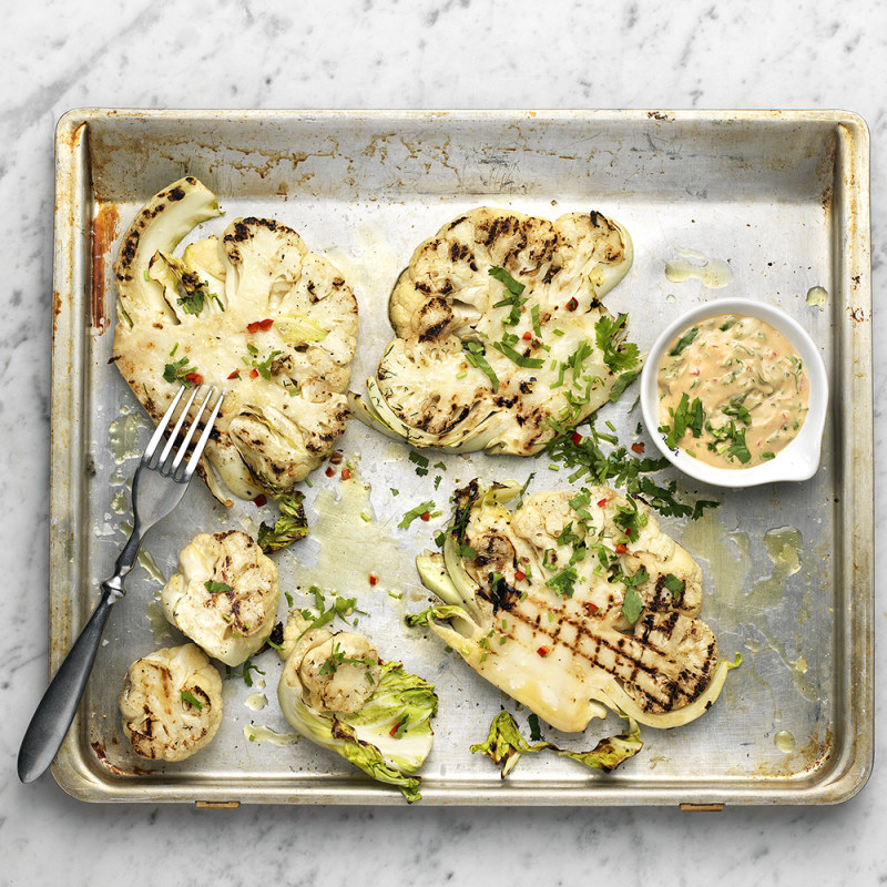 Grillad blomkål med jordnötssås