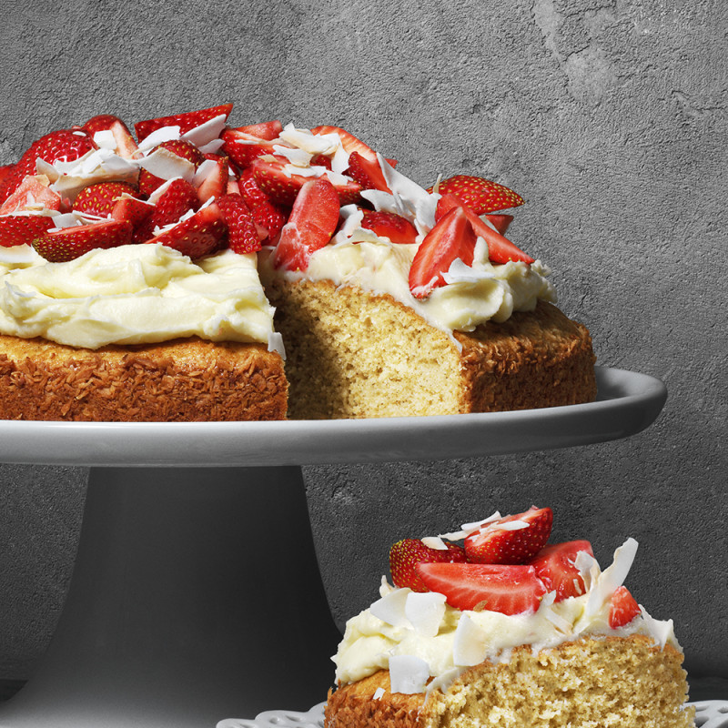 Citronkaka med cream cheesetopping och jordgubbar