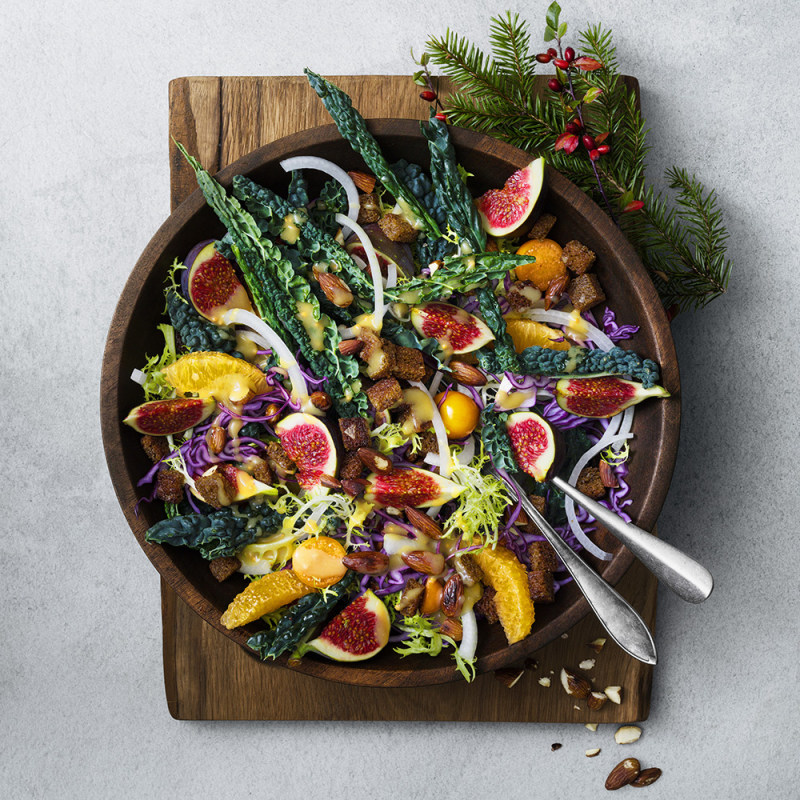 Julig sallad med krutonger och senapsdressing