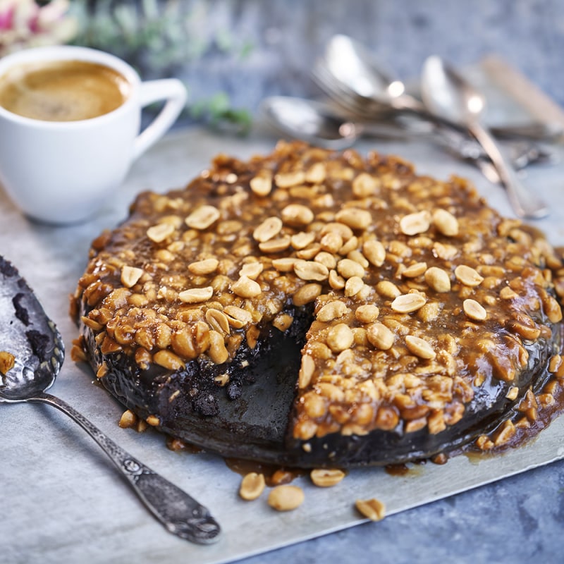 Chokladbrownie med jordnötskolatäcke