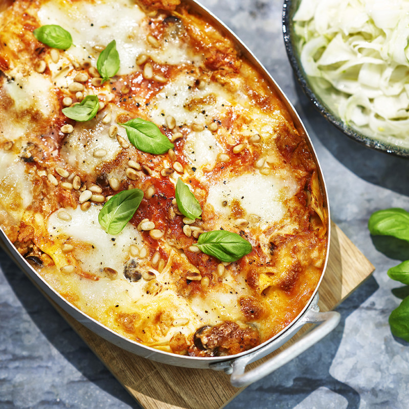 Kycklinglasagne med mozzarella och basilika