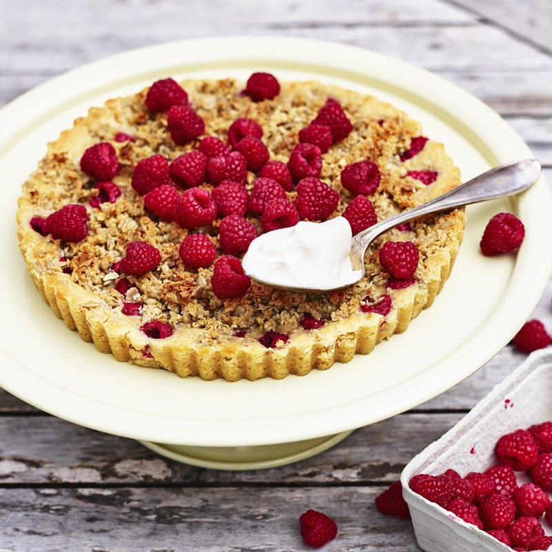 Vit kladdkaka med hallon