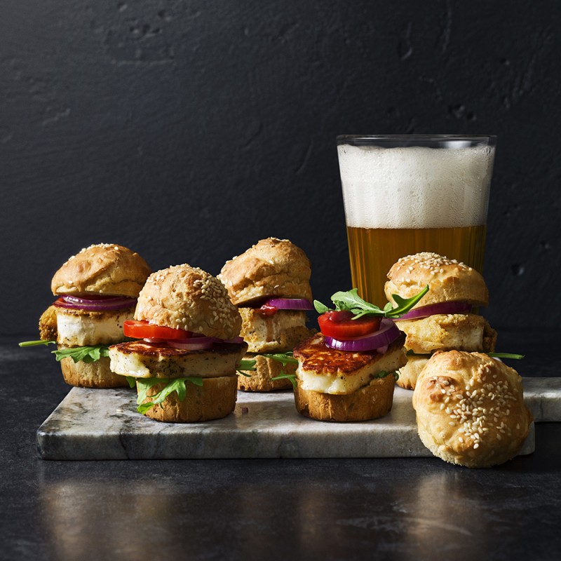 Sliders med halloumi och BBQ-sås