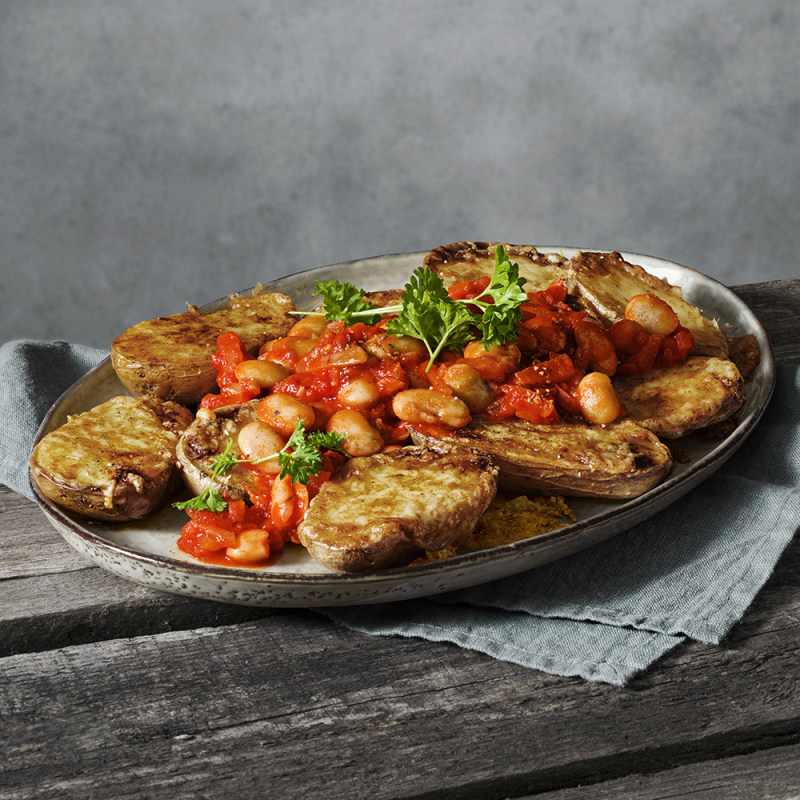Ostgratinerad potatis med varm bönsalsa