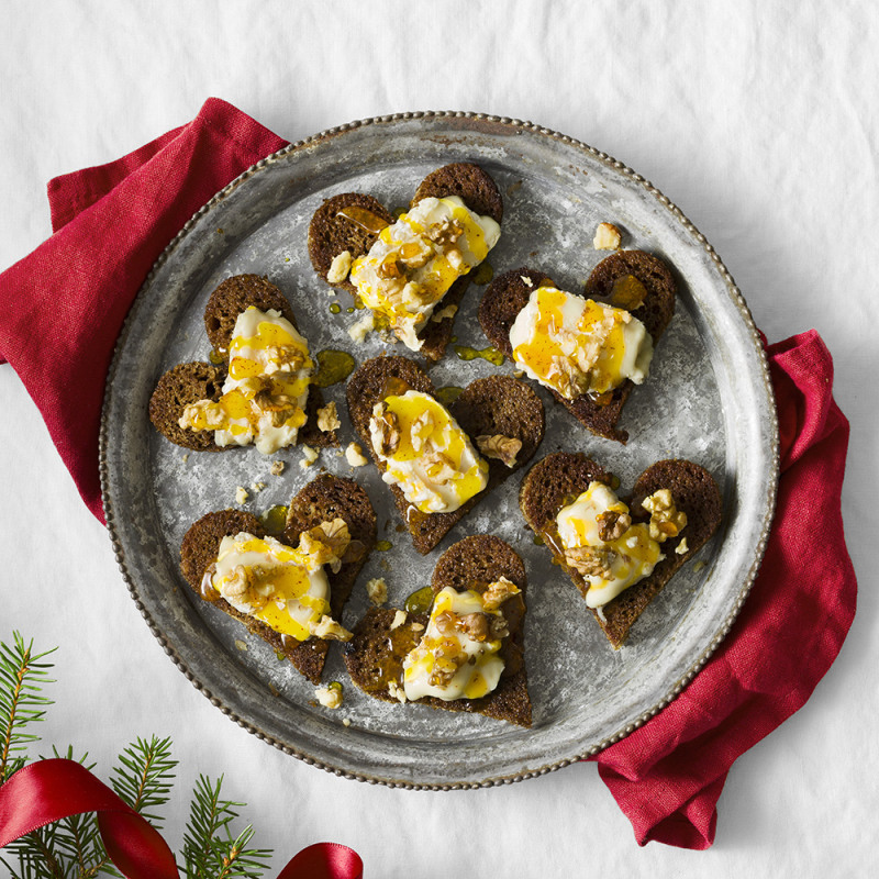 Snittar med brie och saffranshonung