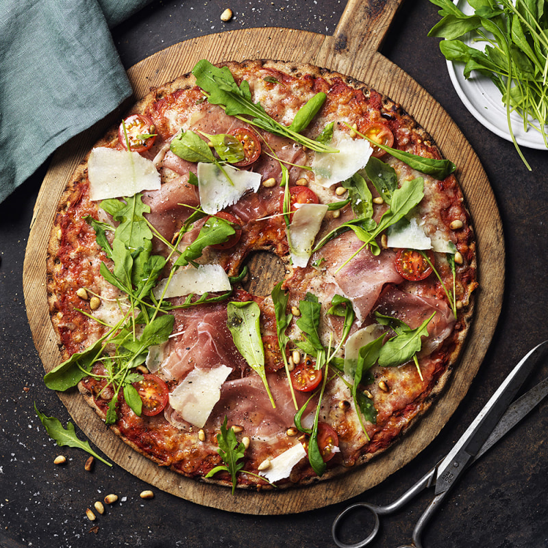 Knäckepizza med parmaskinka och parmesan