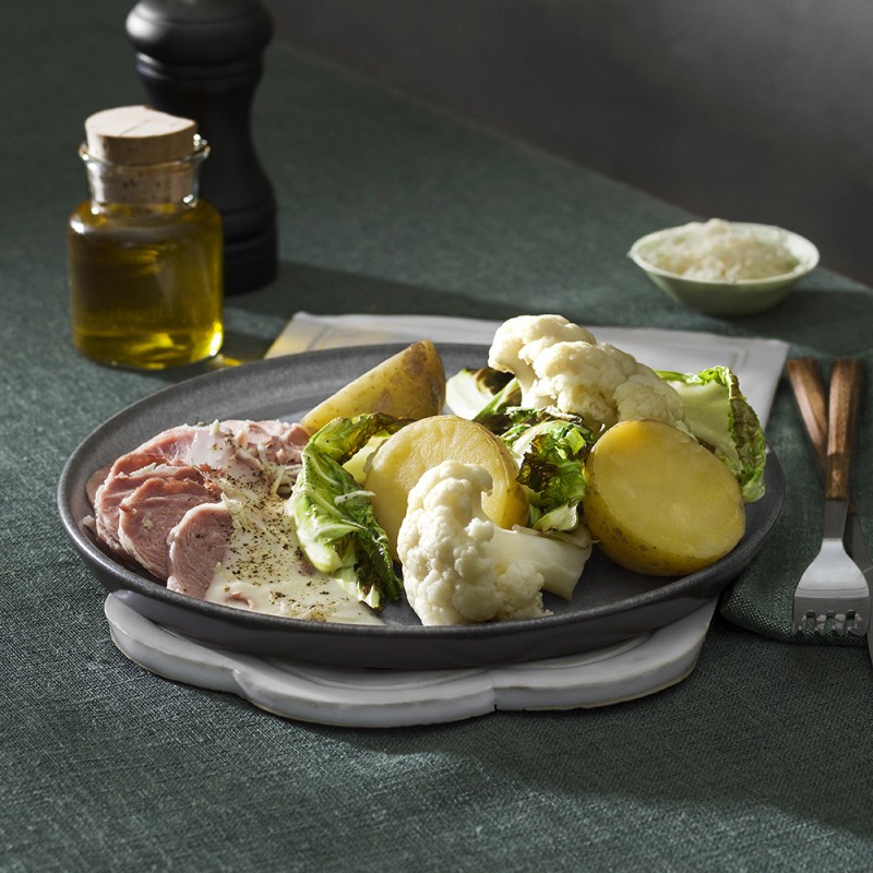 Fläsklägg med pepparrotssås och potatis