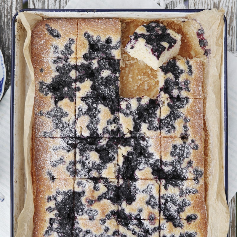 Vegansk blåbärskaka i långpanna