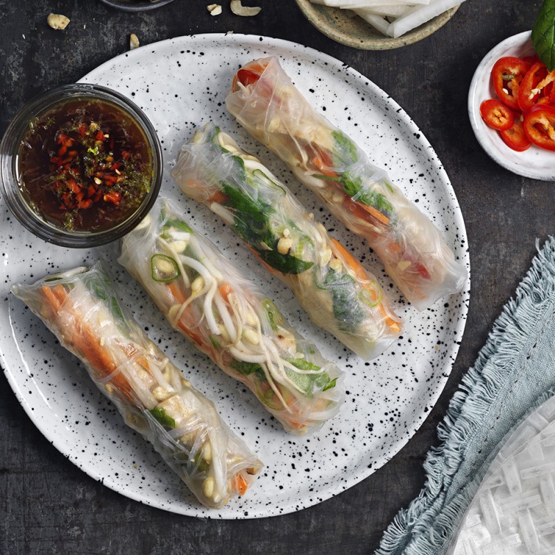 Rispappersrullar med tofu och cashewnötter