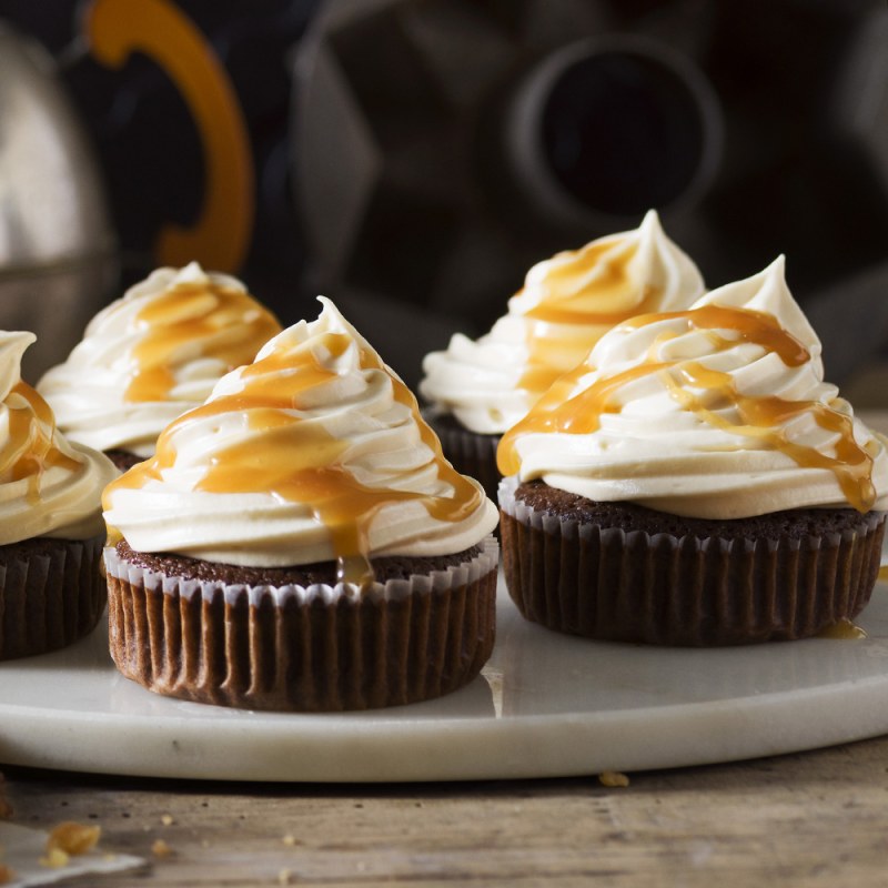 Cupcakes med salt kolafrosting