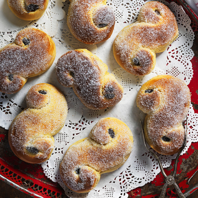 Lussebullar rullade i socker