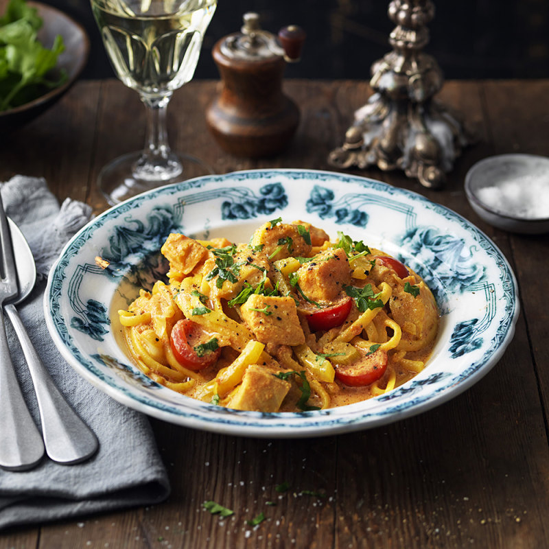 Laxpasta med saffran och fänkål