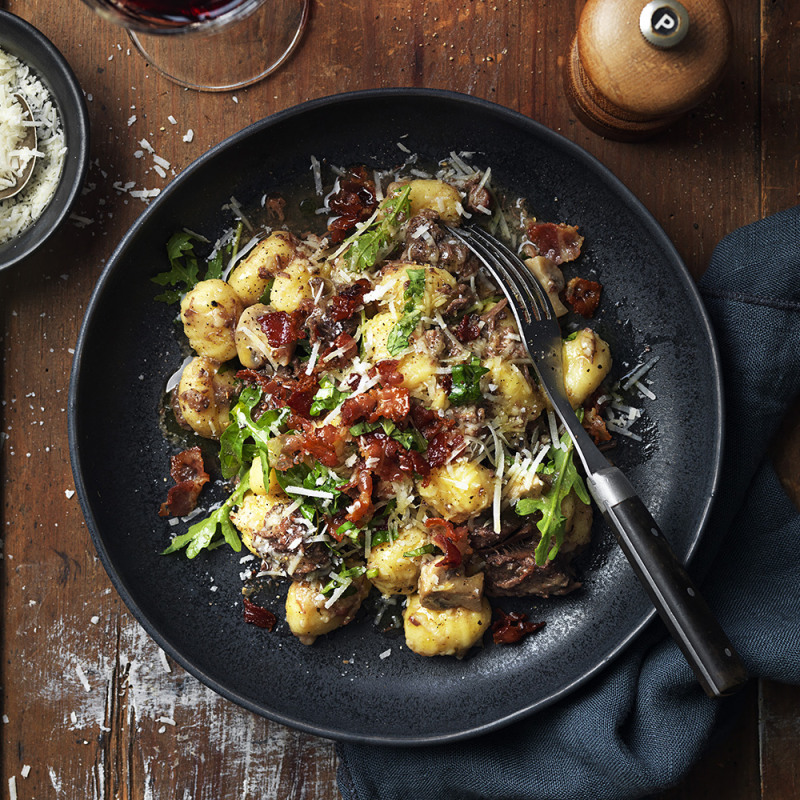 Högrevsragu med bacon, svamp och gnocchi