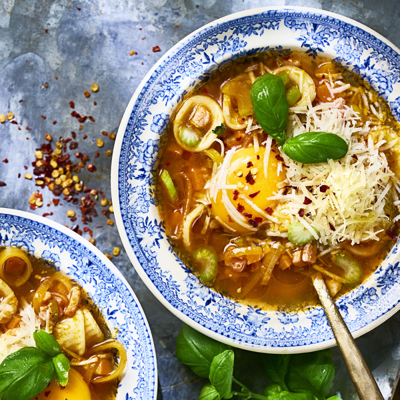 Minestrone med pancetta och ägg