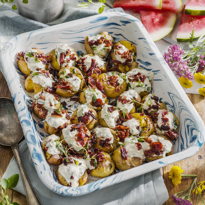 Smashed potatoes med bacon och Västerbottensost