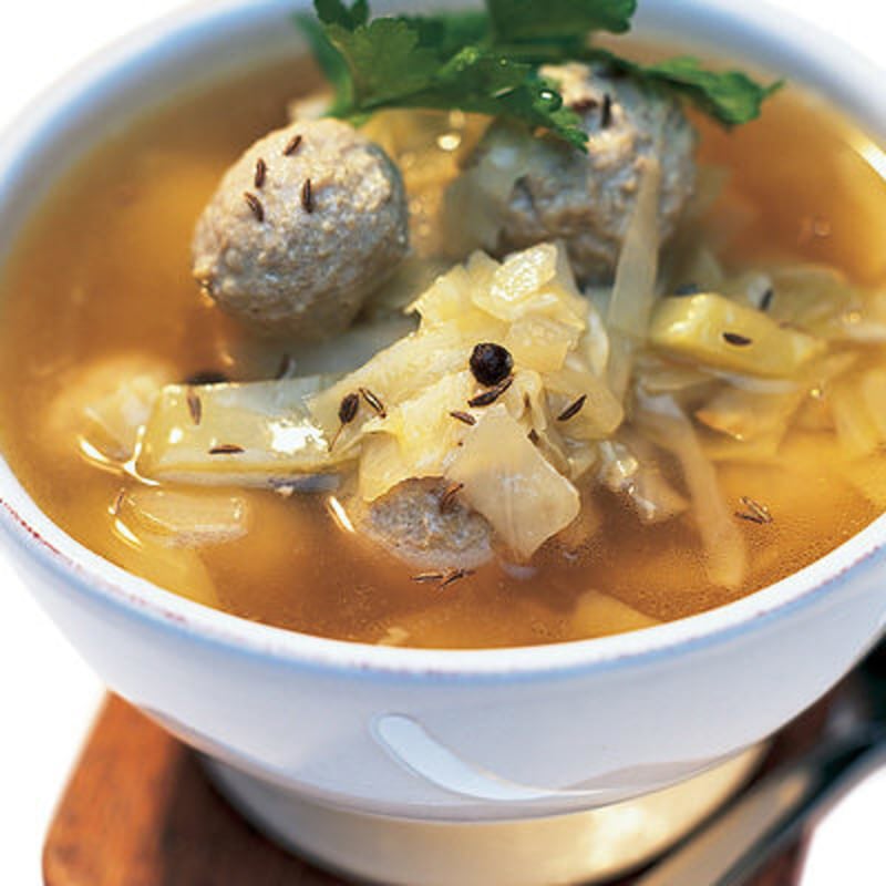 Vitkålssoppa med frikadeller på skinkfärs