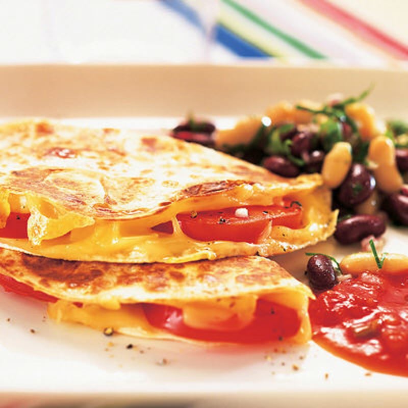 Tortilla med ost och tomat